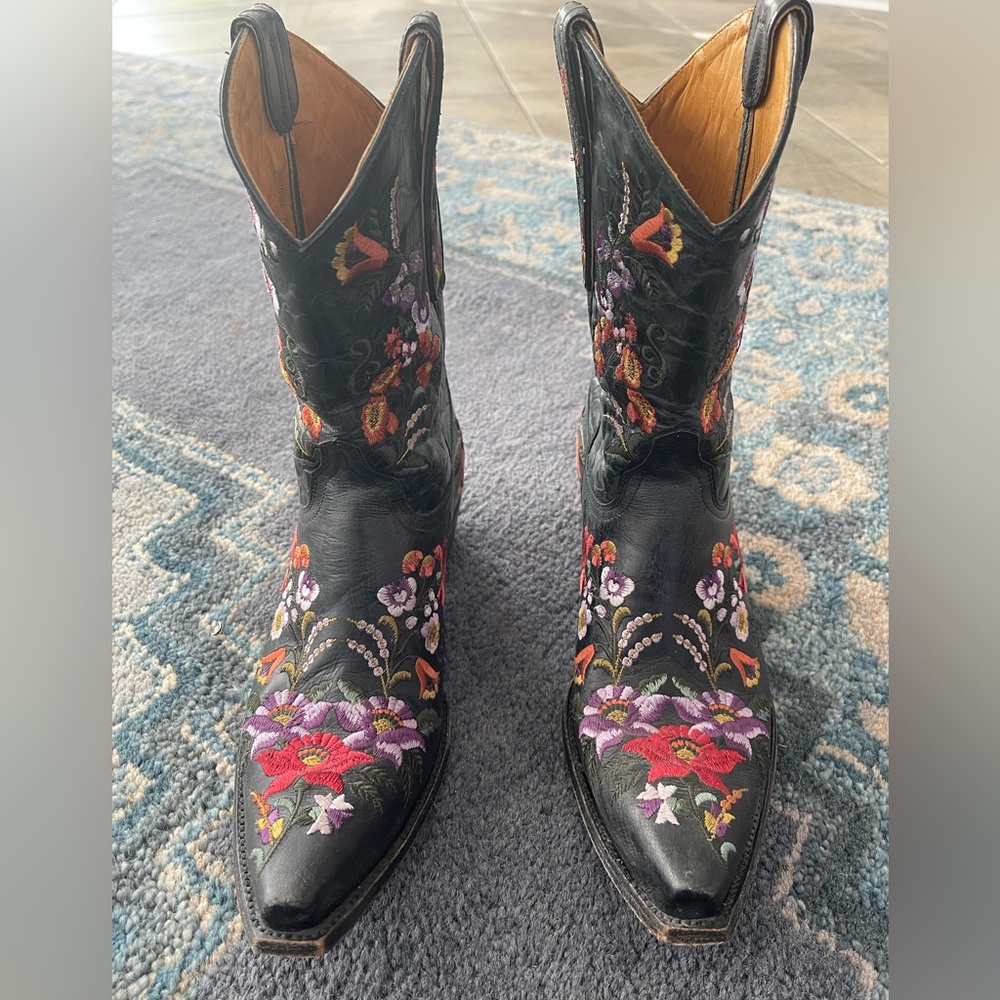 Old Gringo Black Floral 8” Floral Boots - Size 9 1/2